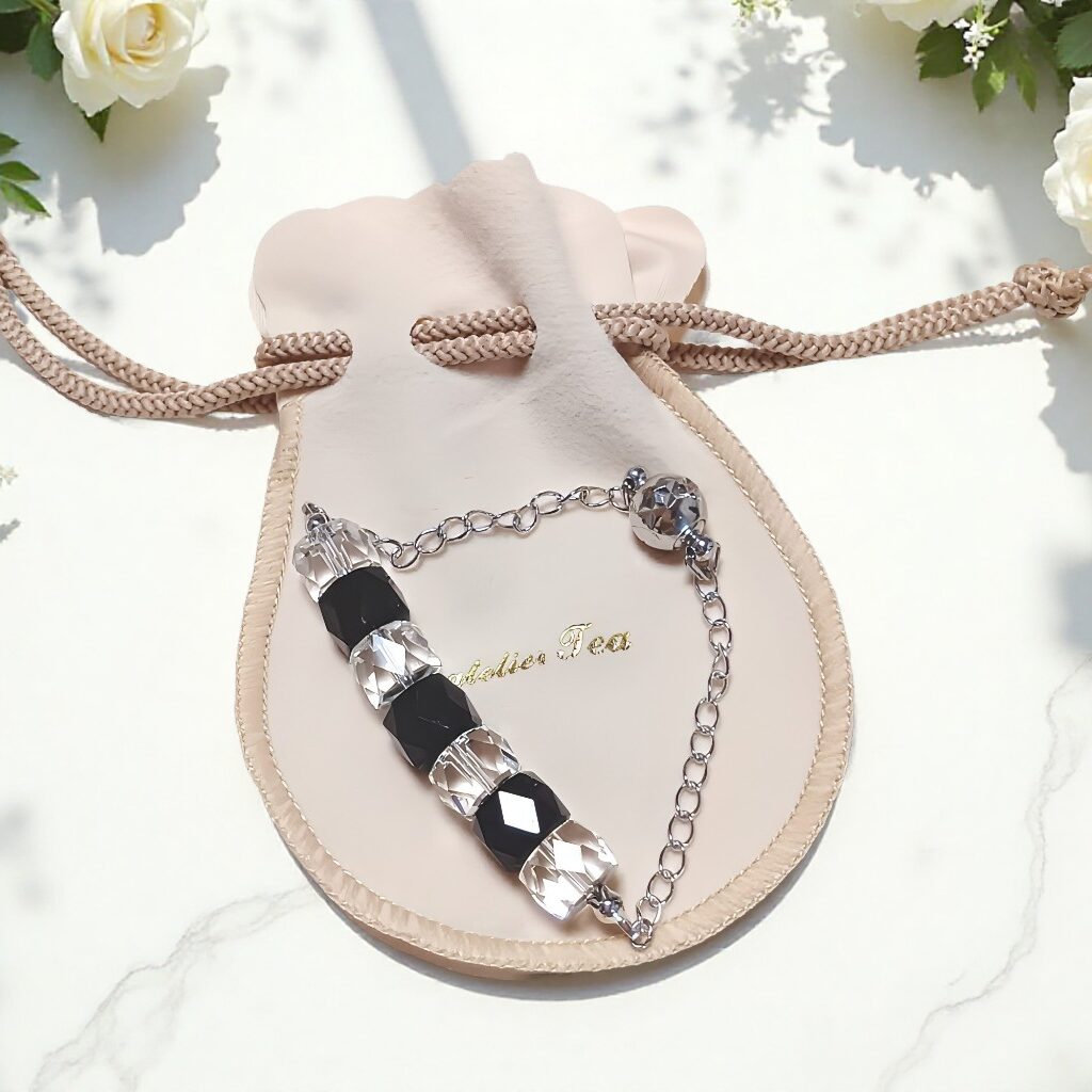 アストレイア 宝石質オニキスと本水晶のブレスレット アトリエ ティー